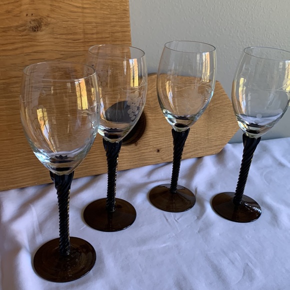Vintage Etched and Colored Champagne Glasses (set of 4) - Picture 3 of 15